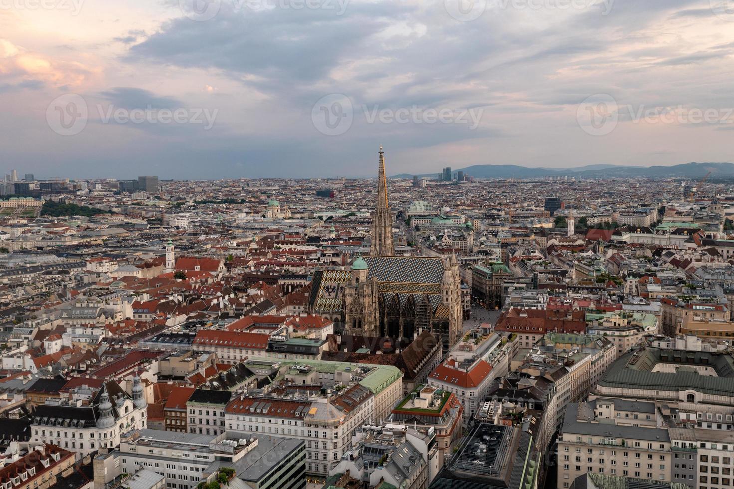 Viena, Austria - jul 18, 2021, ver de el viena horizonte con S t. de stephen catedral Viena, Austria foto