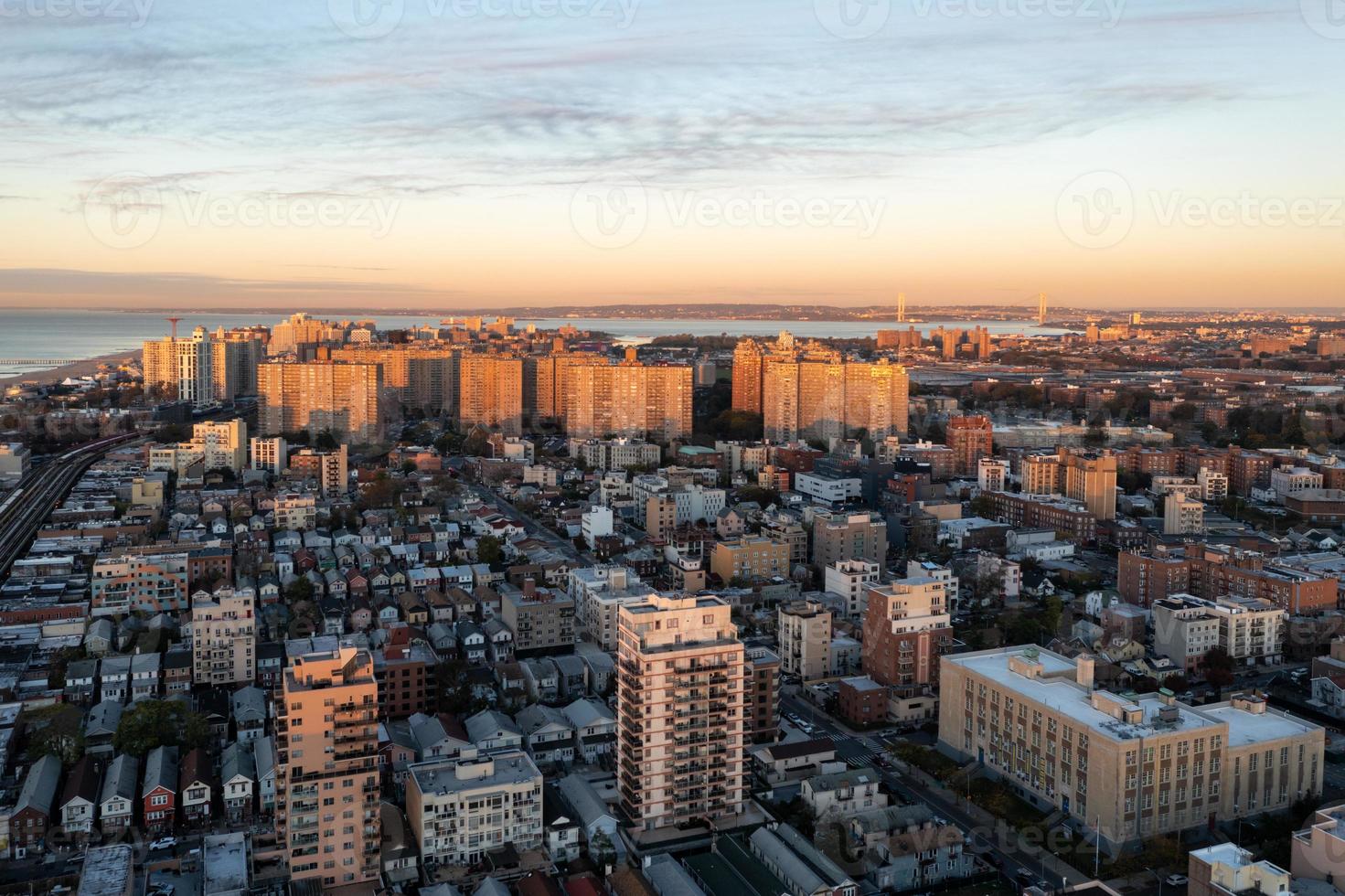 aéreo ver a lo largo conejo isla en brooklyn, nuevo York a amanecer. foto