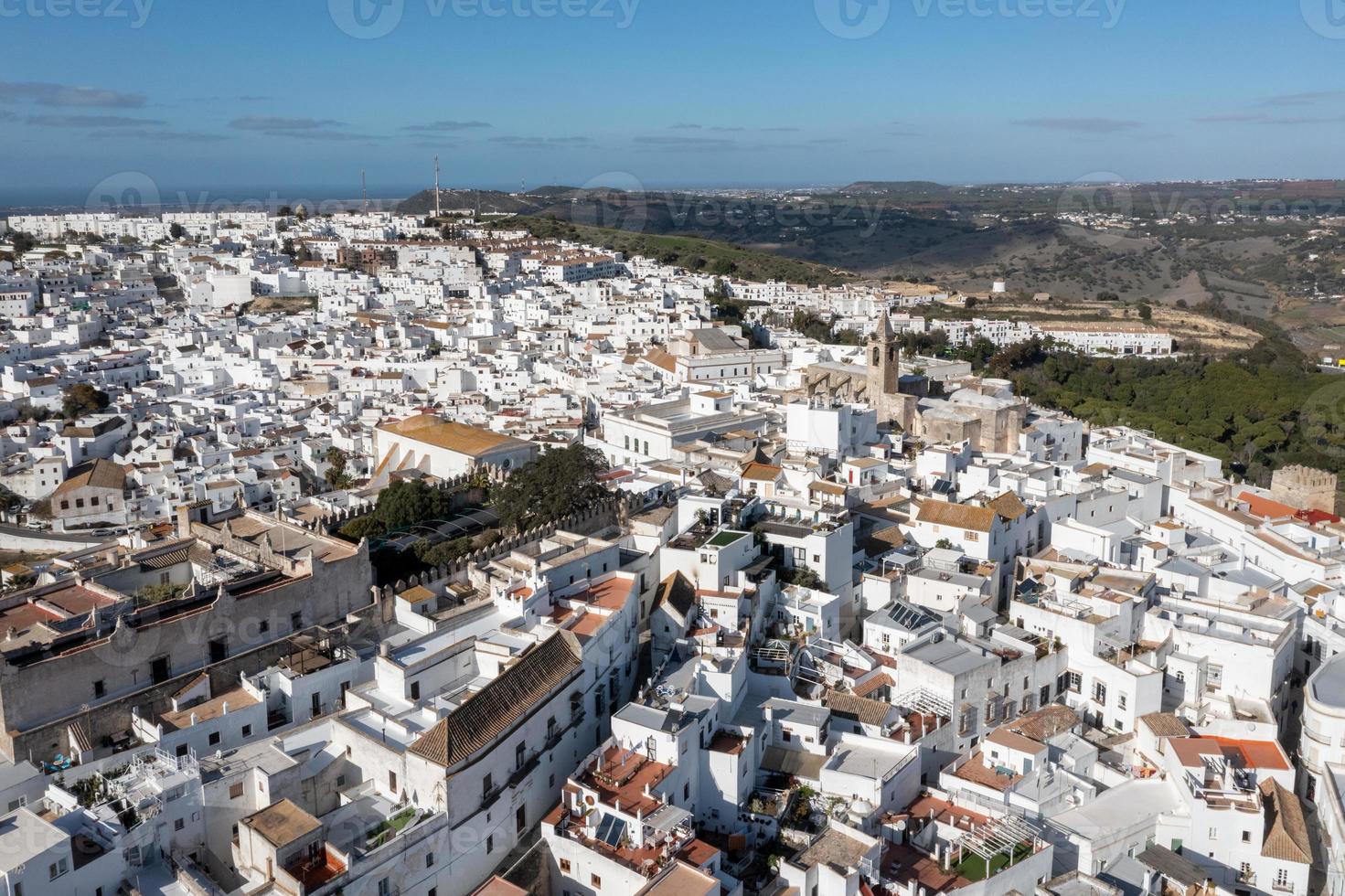 andaluz pueblo de vejer Delaware la frontera con hermosa campo en en un soleado día, cadiz provincia, Andalucía. foto