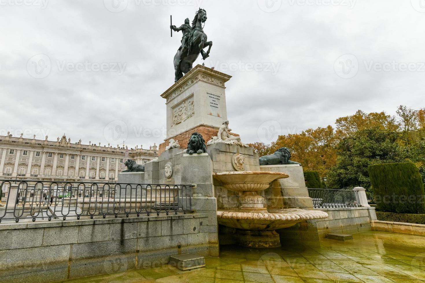Statue of Phillip IV of Spain at the Madrid Royal Palace, a popular historical site to visit in central Madrid. photo