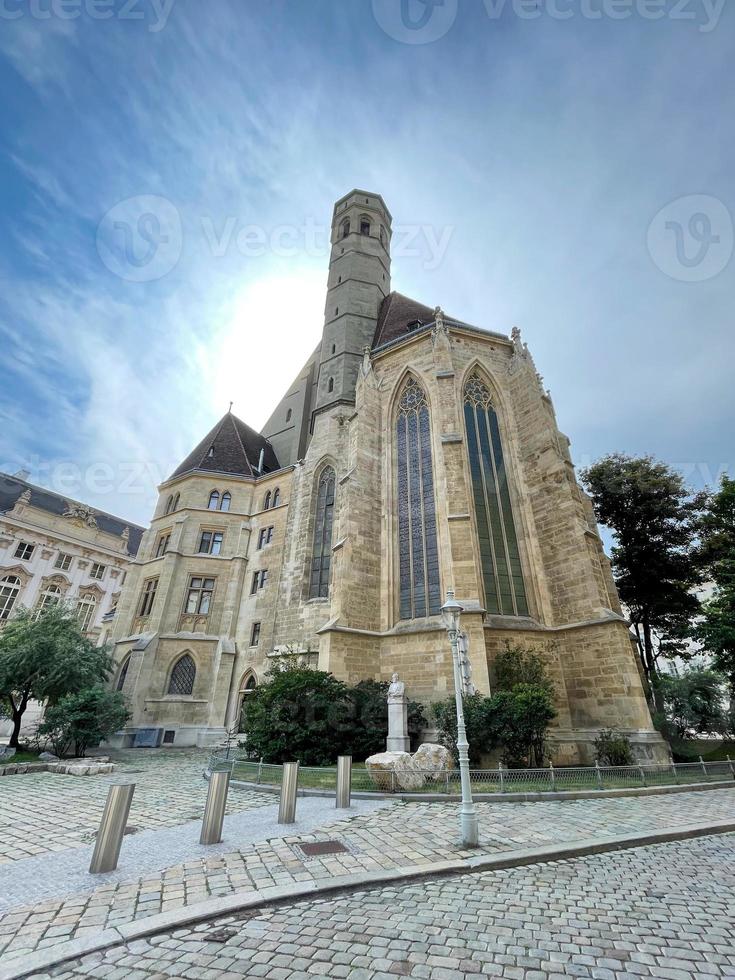 Iglesia de minoritas antiguo minoritenkirche en Viena, Austria. eso estaba uno de el primero gótico iglesias en el este-austriaco área. foto