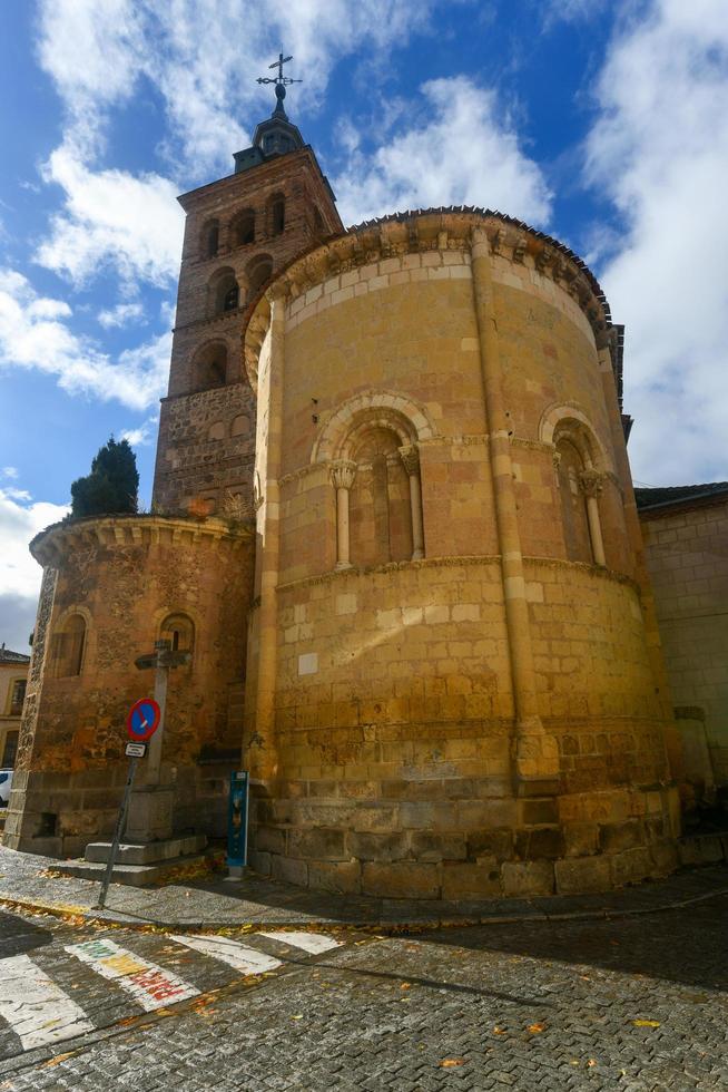 segovia, España - nov 27, 2021, Iglesia de Santo andres en el plazuela Delaware la mercedes en segovia, España. foto