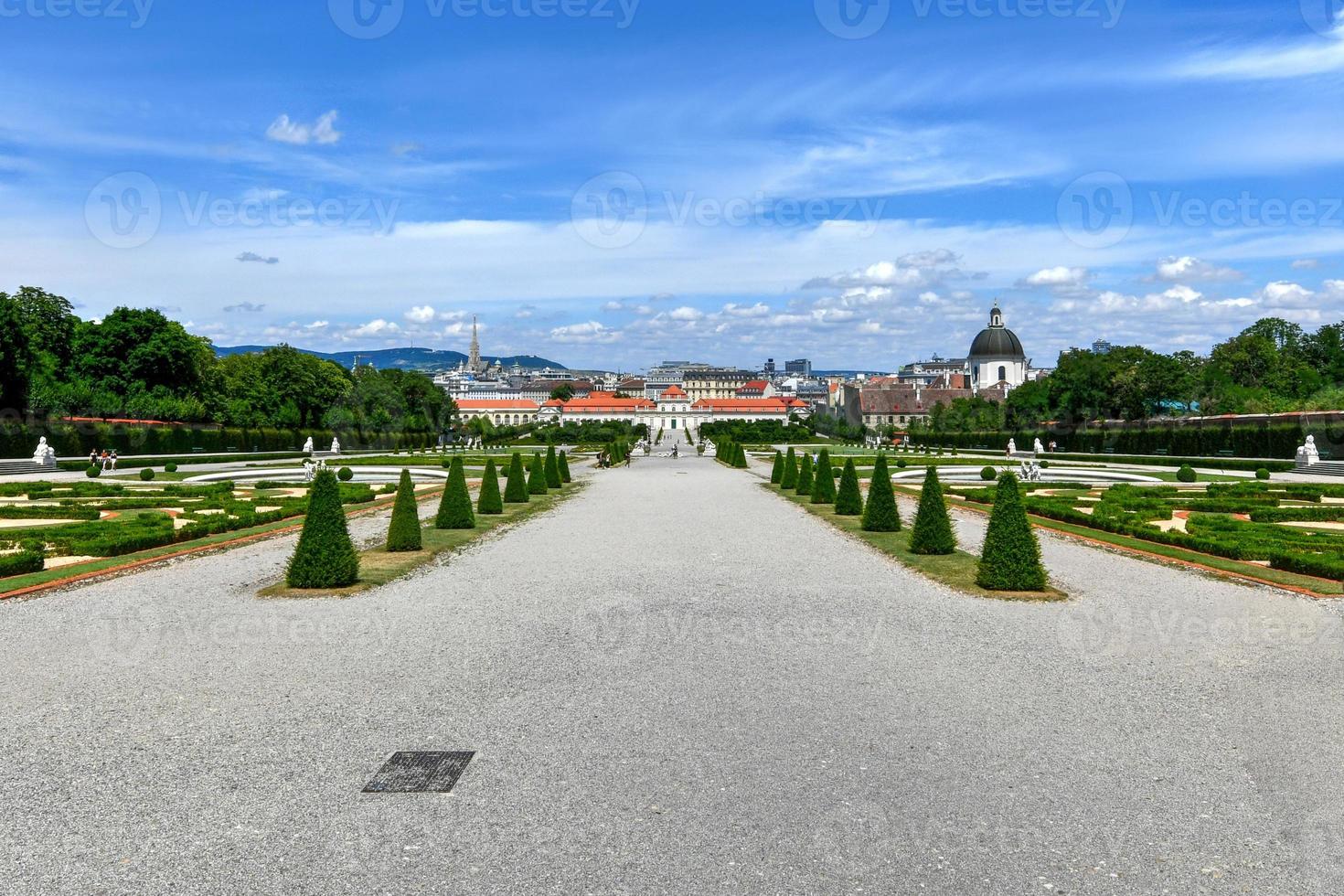 ver de el Mirador palacio y jardín con fuente en Viena, Austria. foto