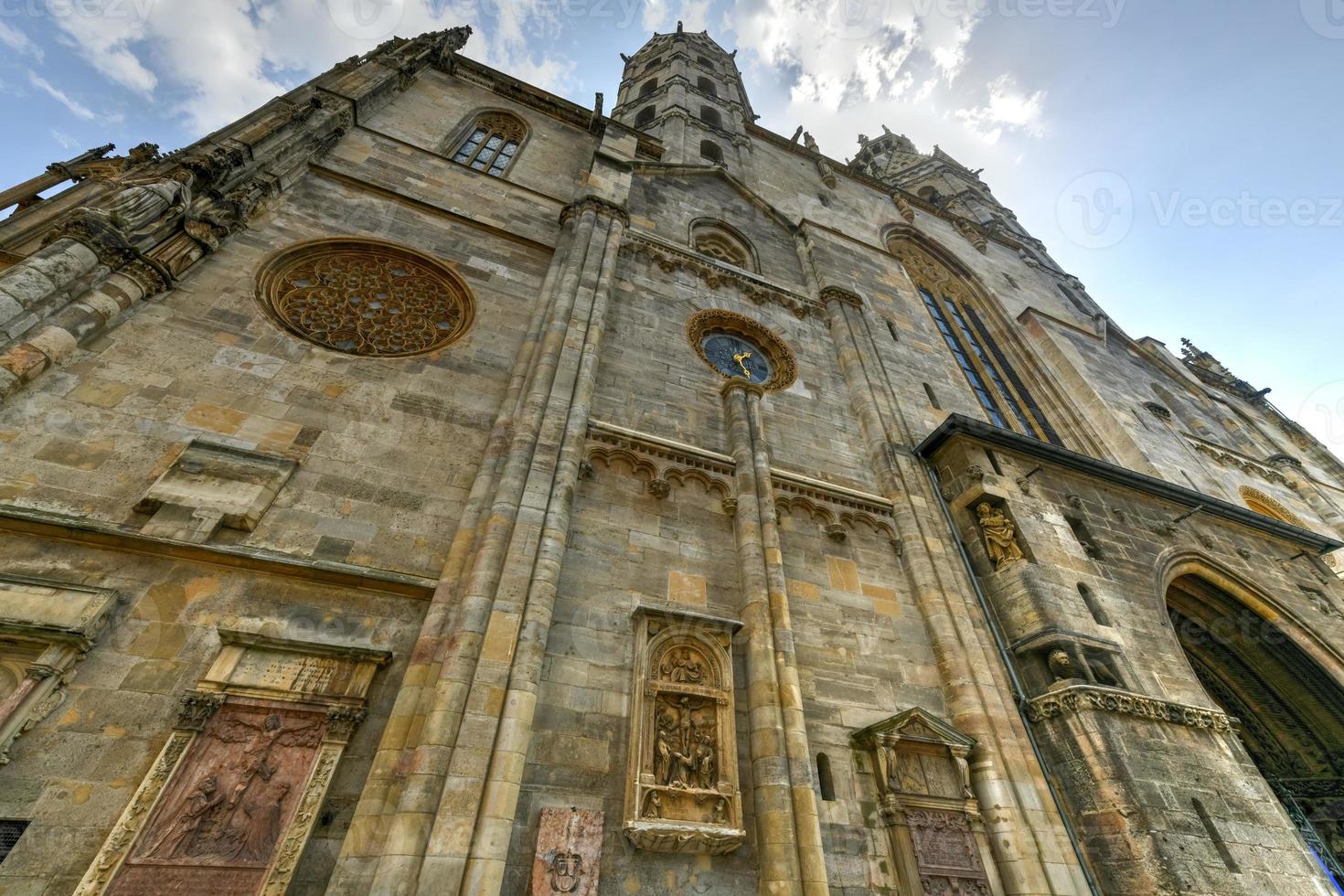 paisaje urbano con S t Stephen catedral, o Santo stephansdom Iglesia en antiguo ciudad centrar de viena en Austria. Viena en Europa. panorama, paisaje urbano viaje y turismo vista. edificio arquitectura punto de referencia. foto