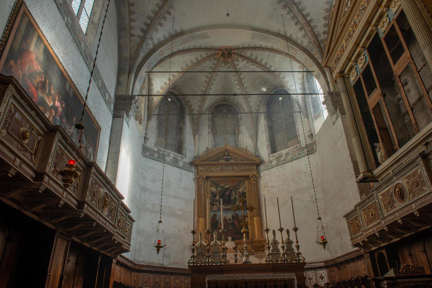 brescia Italia 2023 románico catedral famoso para sus circular forma y medieval frescos foto