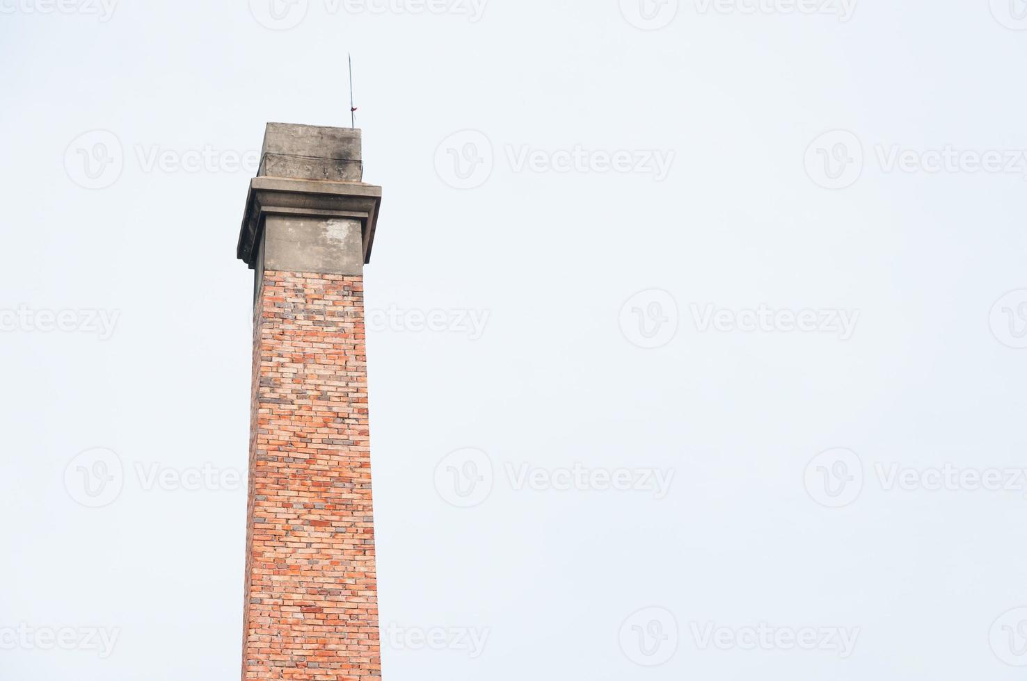 antiguo ladrillo chimenea ,industrial torre foto