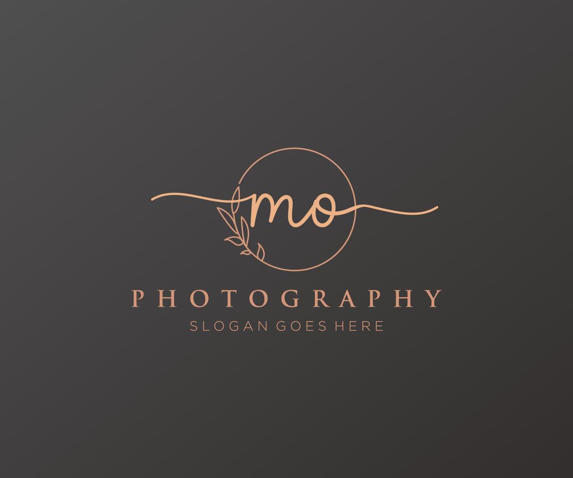 Initial MO feminine logo. Usable for Nature, Salon, Spa, Cosmetic and Beauty Logos. Flat Vector Logo Design Template Element.