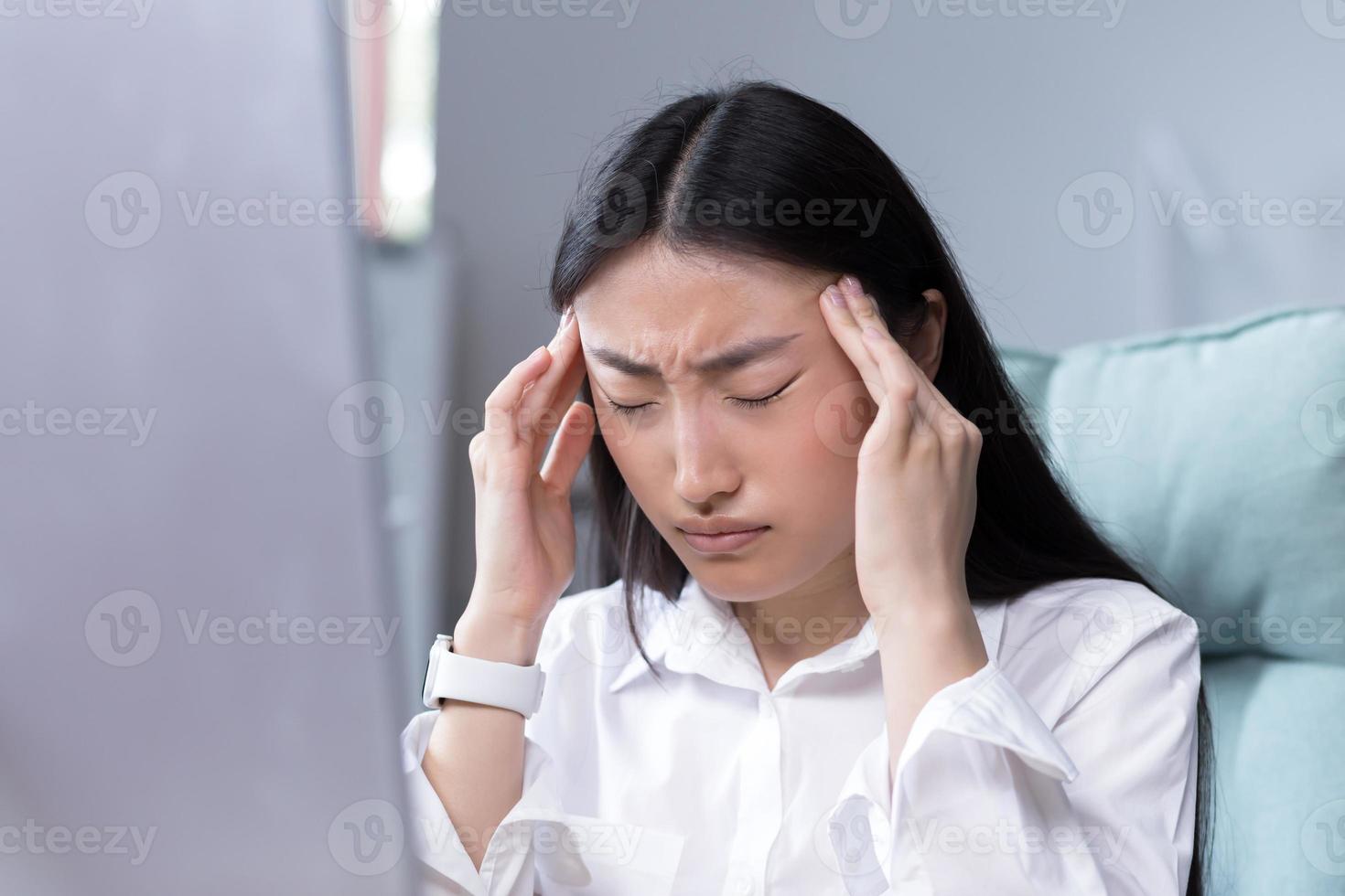 de cerca foto de negocio mujer cansado en oficina