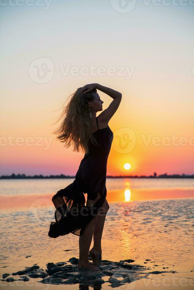 Nice silhouette of a woman photo