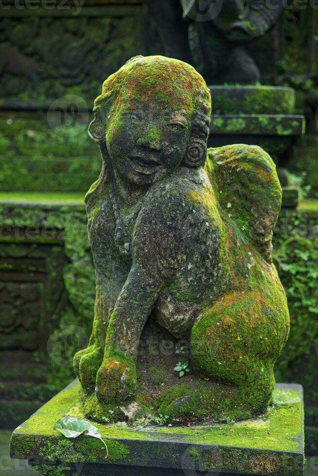 tradicional balinés estatua. ubud, bali isla foto