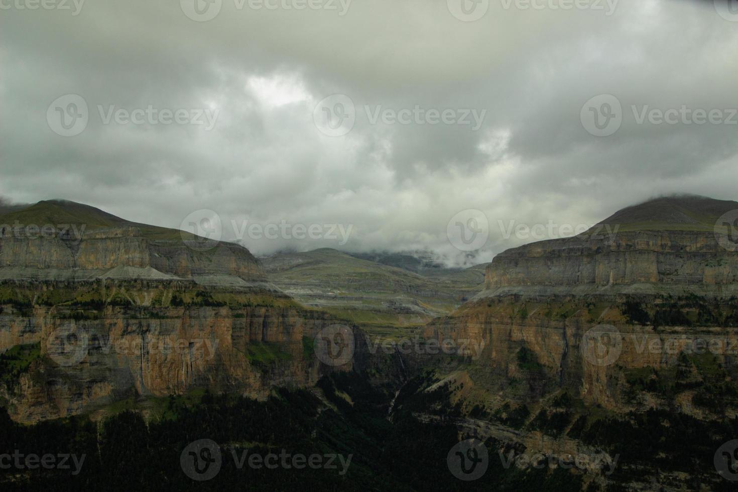 montañas de parque nacional Ordesa y monte perdido foto