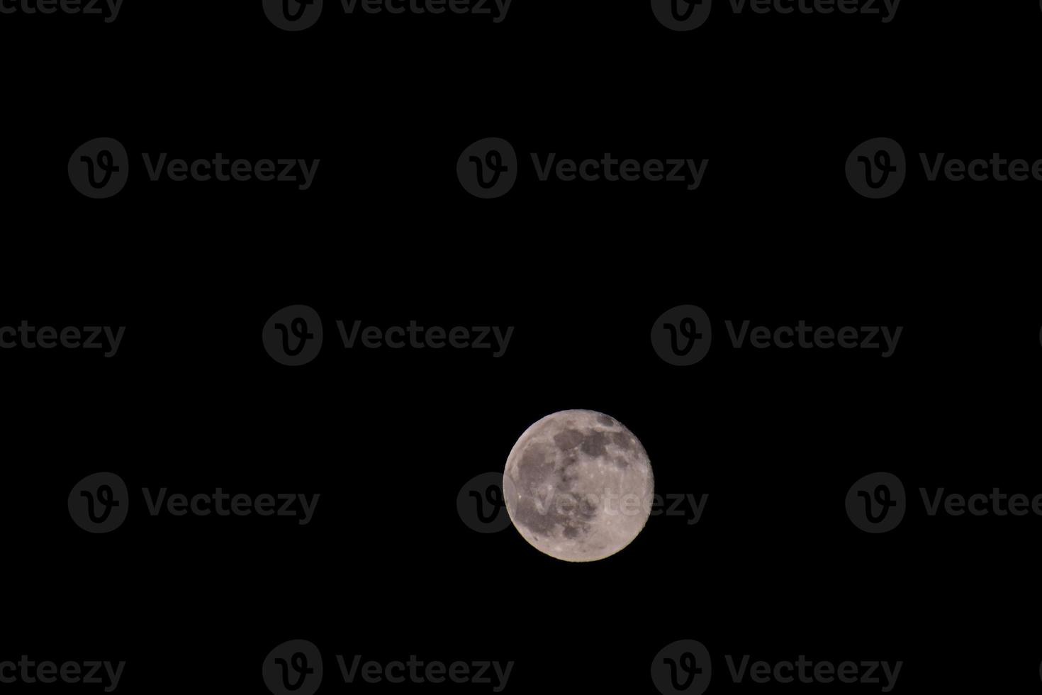 luna en el cielo nocturno foto