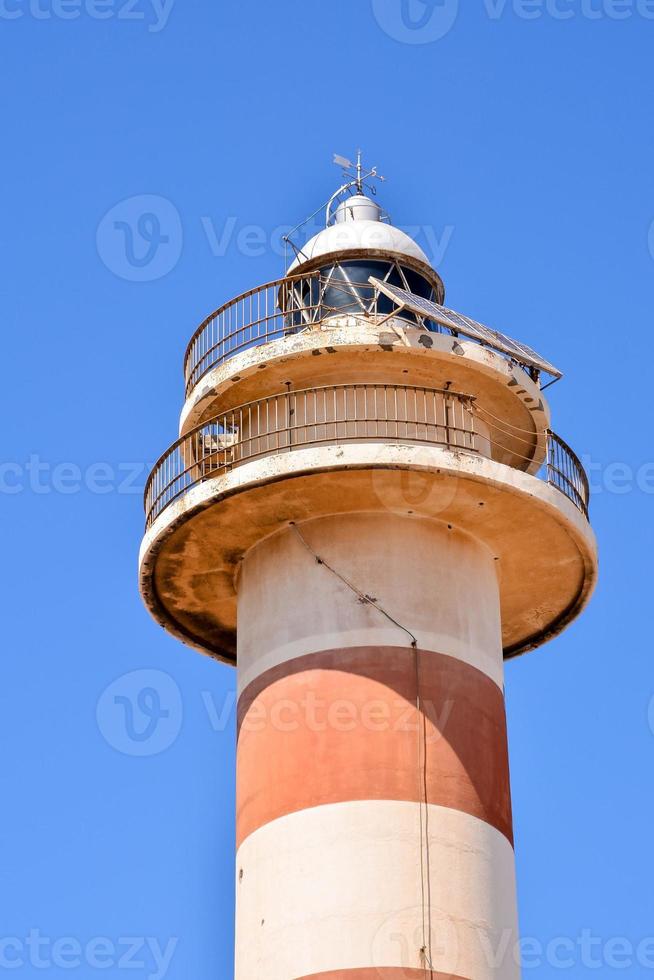 Red and white light beacon photo