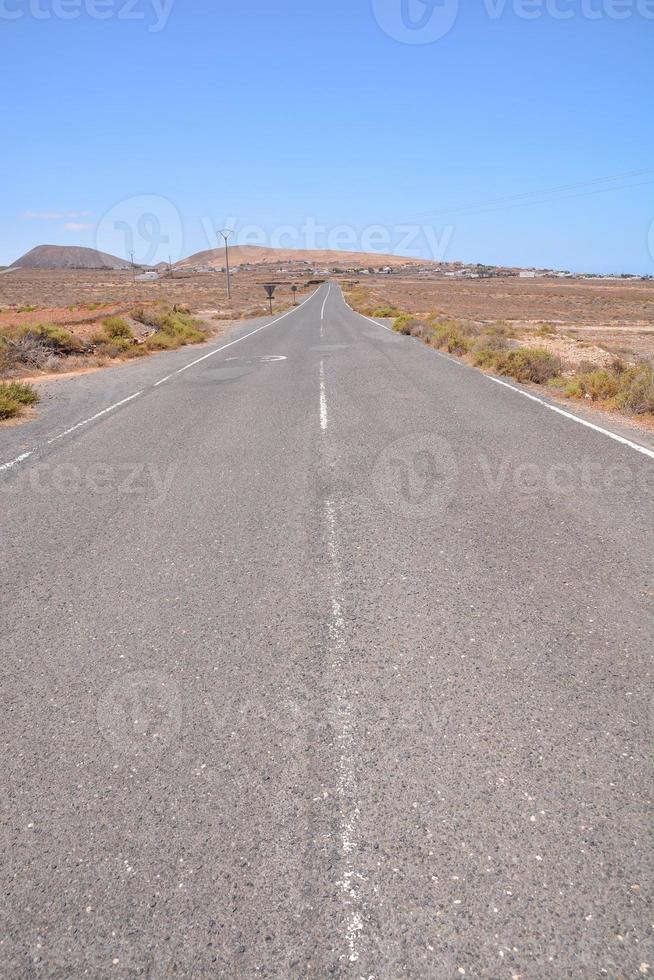 la carretera mediante el escénico paisaje foto