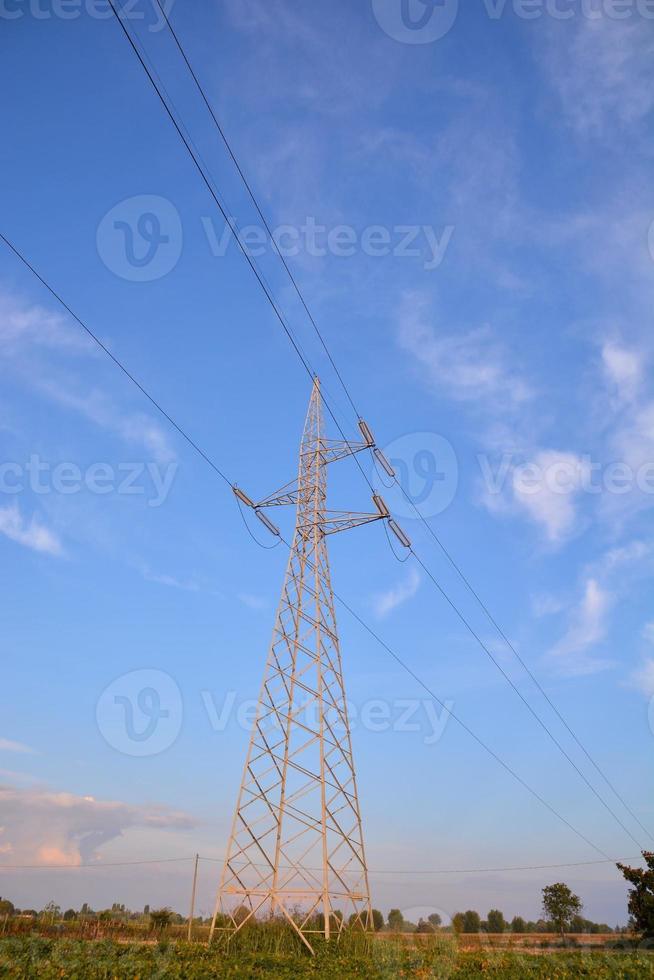 alto voltaje eléctrico línea foto