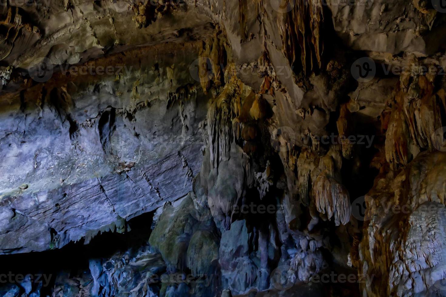 cueva en tailandia foto