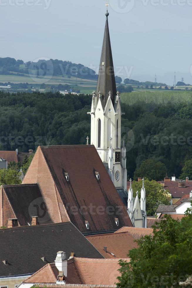 Melk pueblo tejados y histórico Iglesia aguja foto