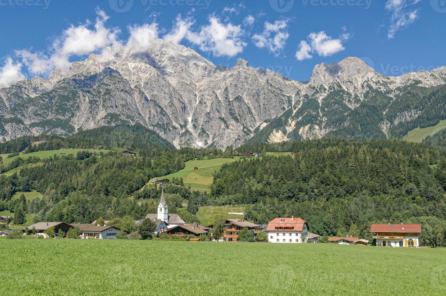 paisaje en leoganger tal, tierra de salzburgo, austria foto