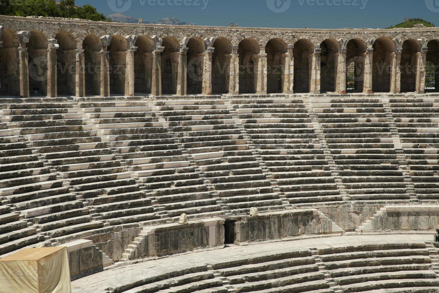 teatro de la ciudad antigua de aspendos en antalya, turkiye foto