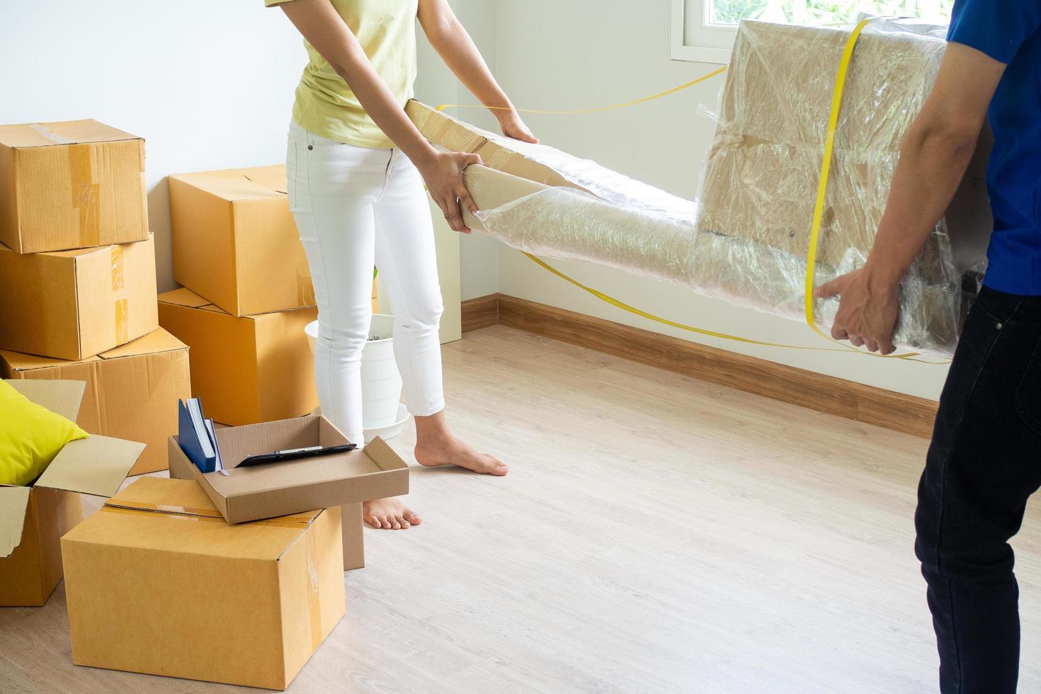 Couples are helping to lift the move into the new home. Arrange home decorations, position appliances. photo