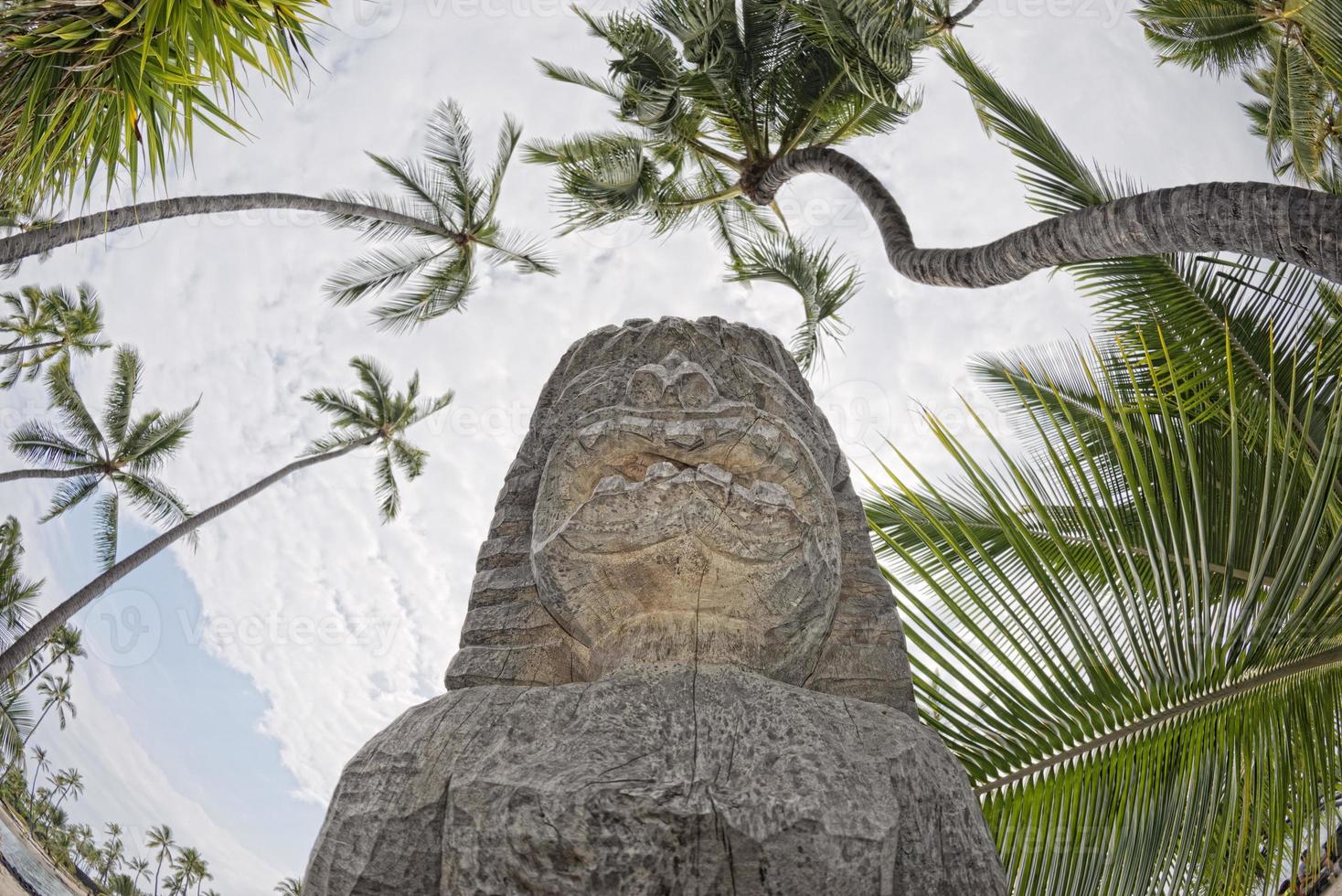 Hawai tiki de madera estatua foto