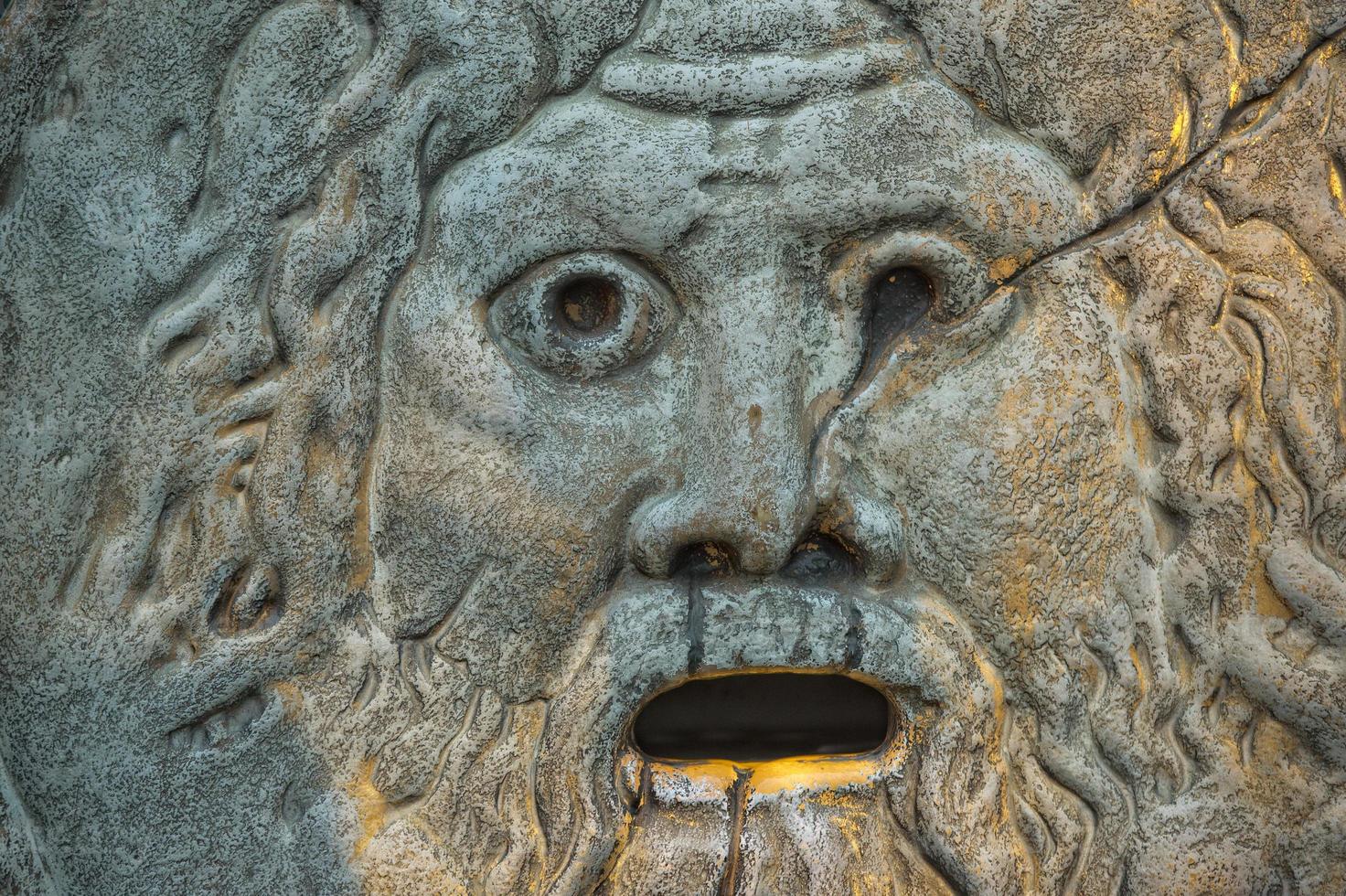 mouth of truth in rome photo