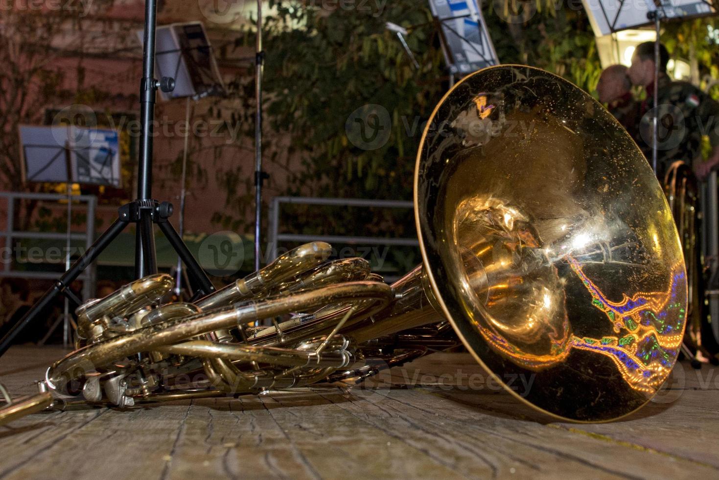 celebración del pueblo de instrumentos de banda foto