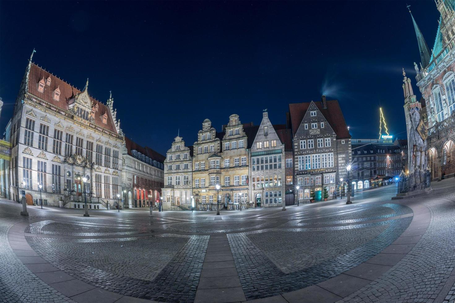 Bremen, Alemania - 4 de enero de 2015 - casco antiguo iluminado en Navidad foto