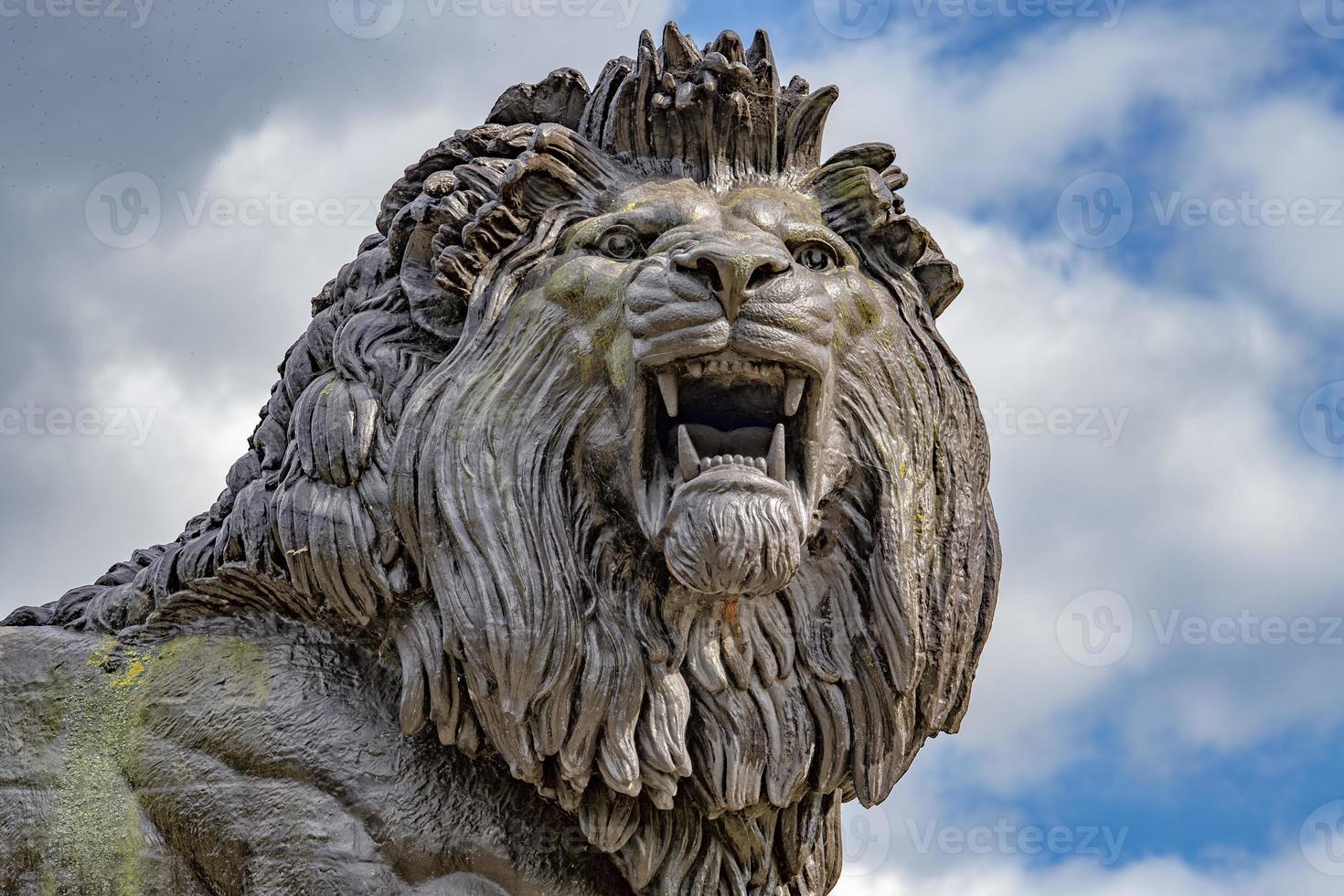 english lion statue british symbol photo