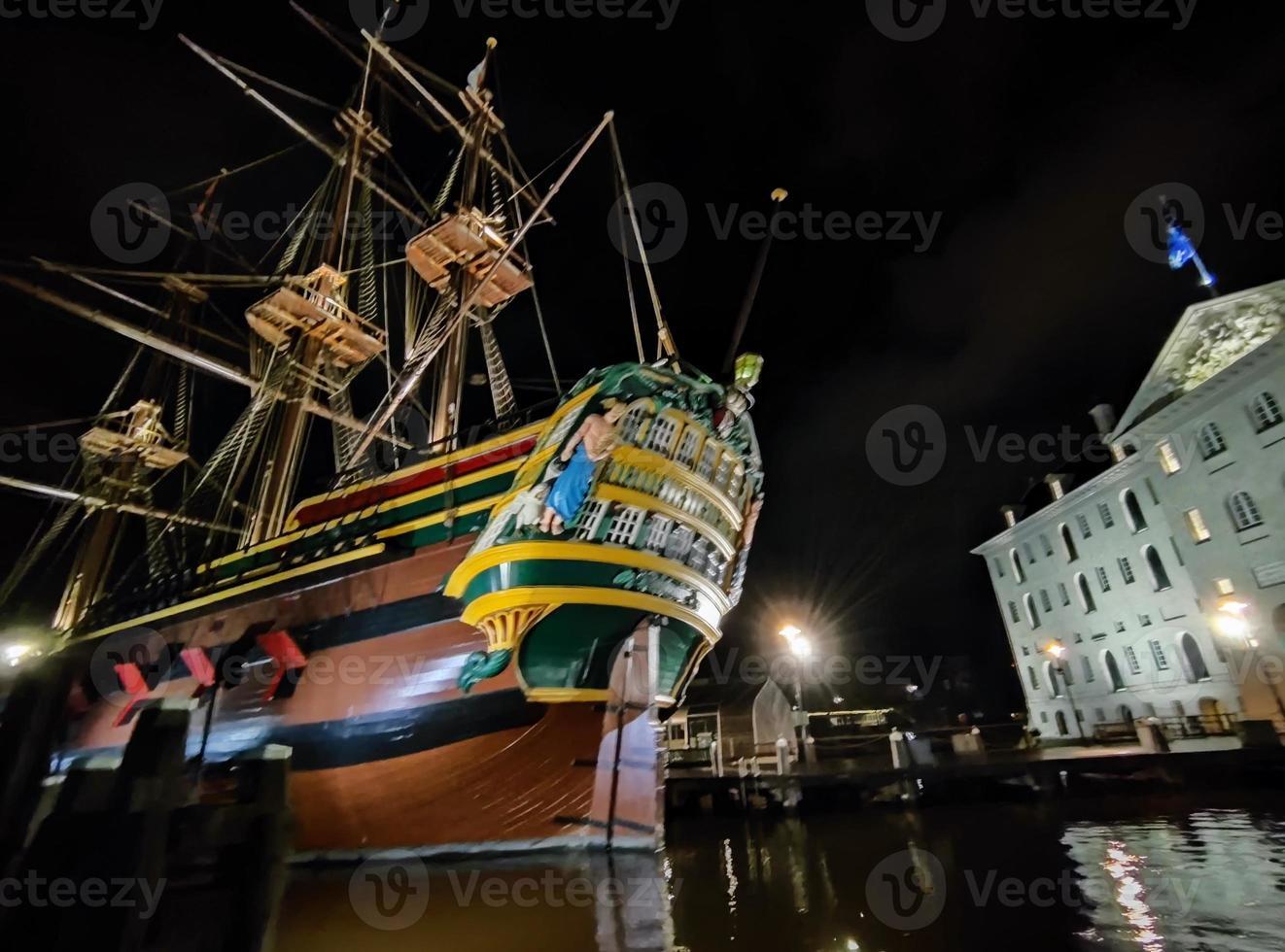 Amsterdam canal Embarcacion museo a noche ver foto