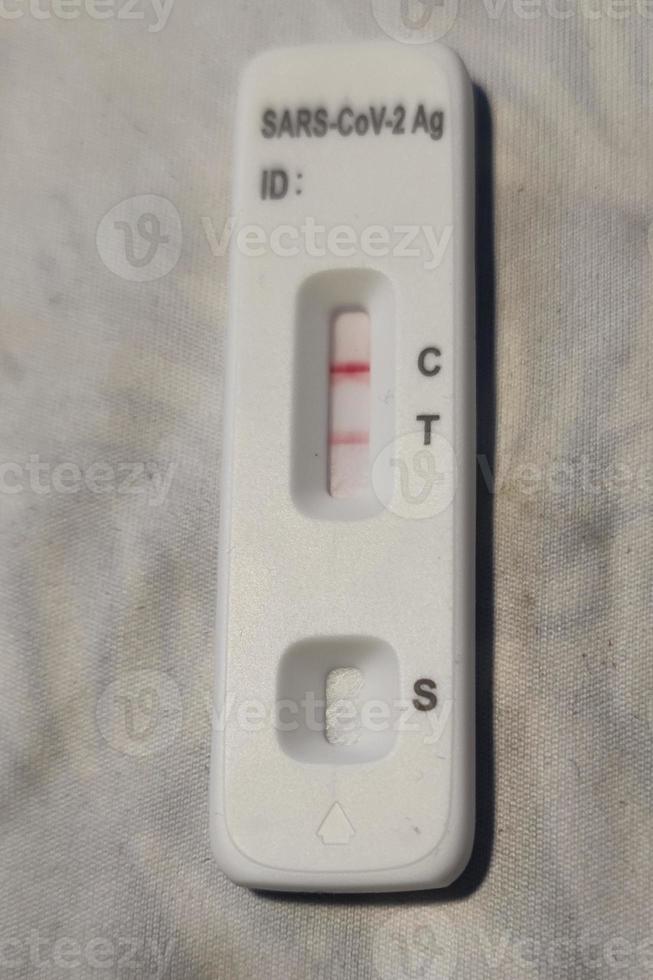 positive covid home test detail photo