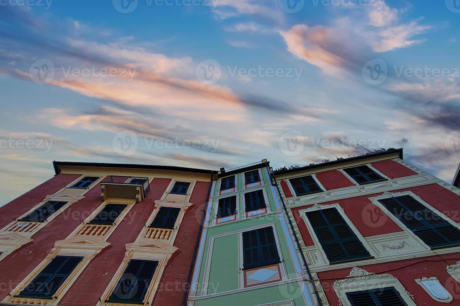 portofino pintoresco pueblo italia coloridos edificios casas pintadas foto