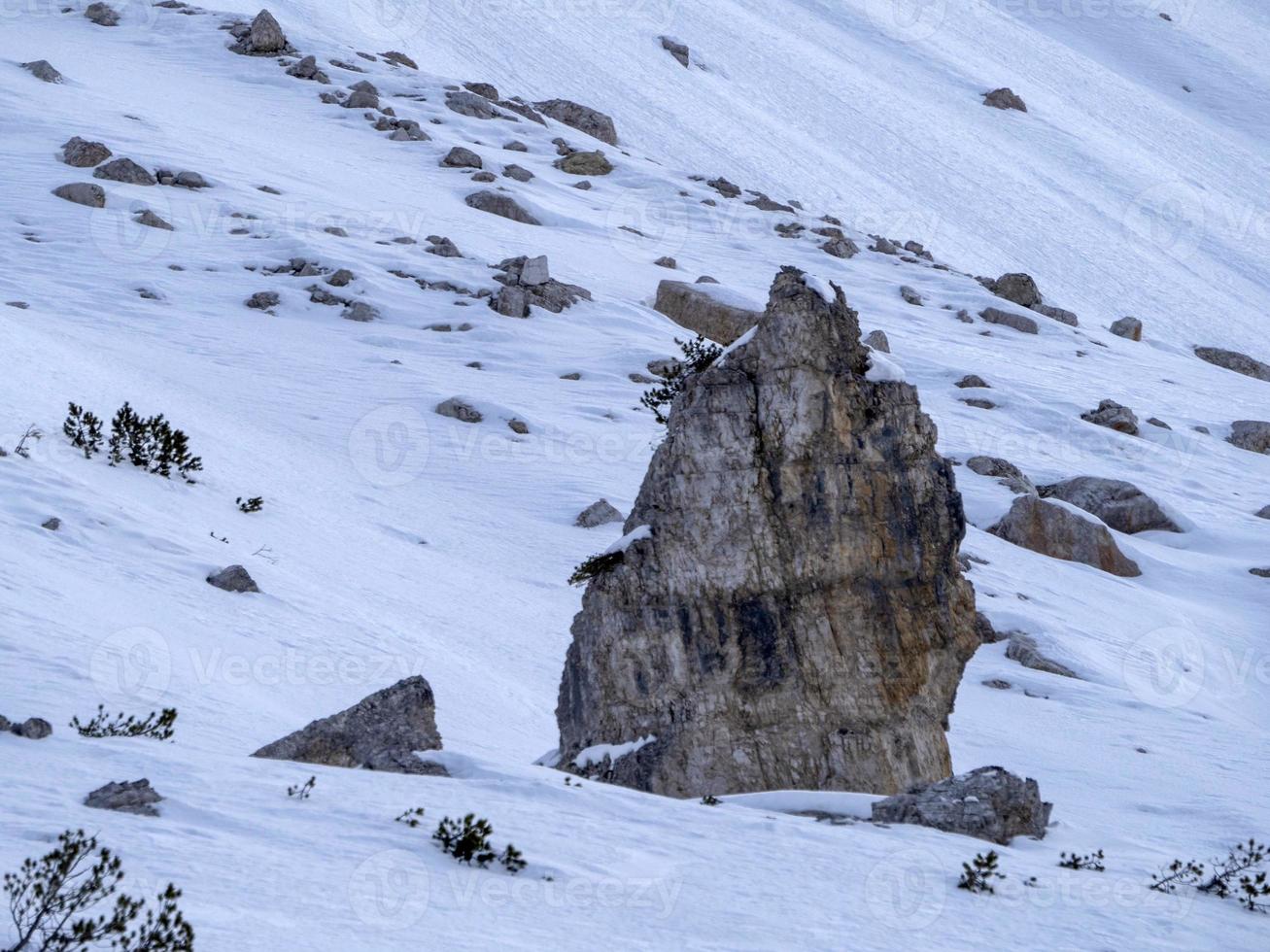 Dolomitas de la montaña fanes en invierno panorama foto