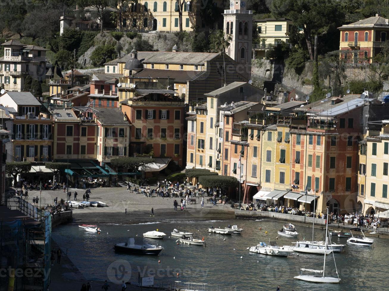 portofino pintoresco pueblo italia coloridos edificios villas foto