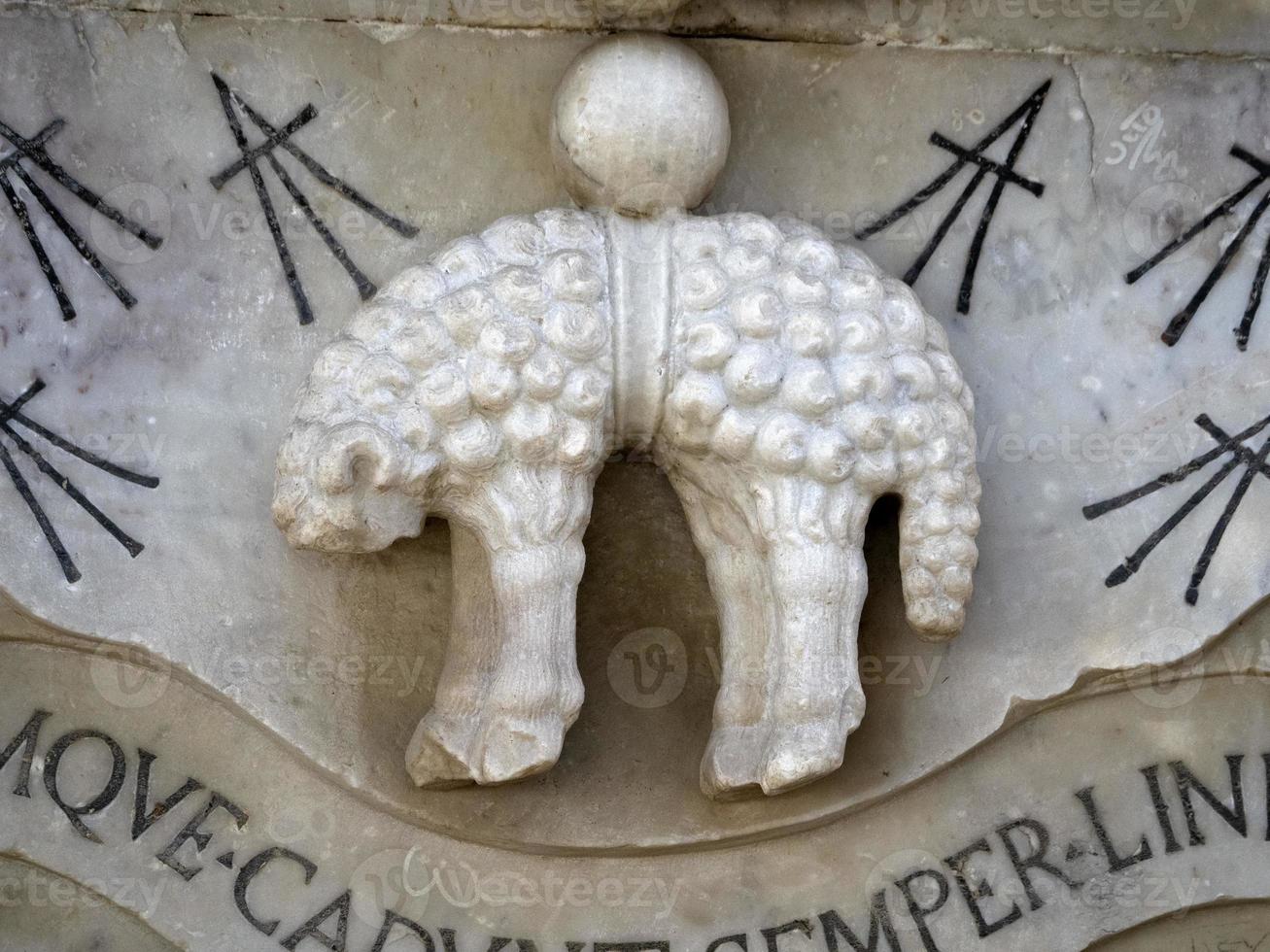 fuente de esclavos en ortigia siracusa sicilia foto