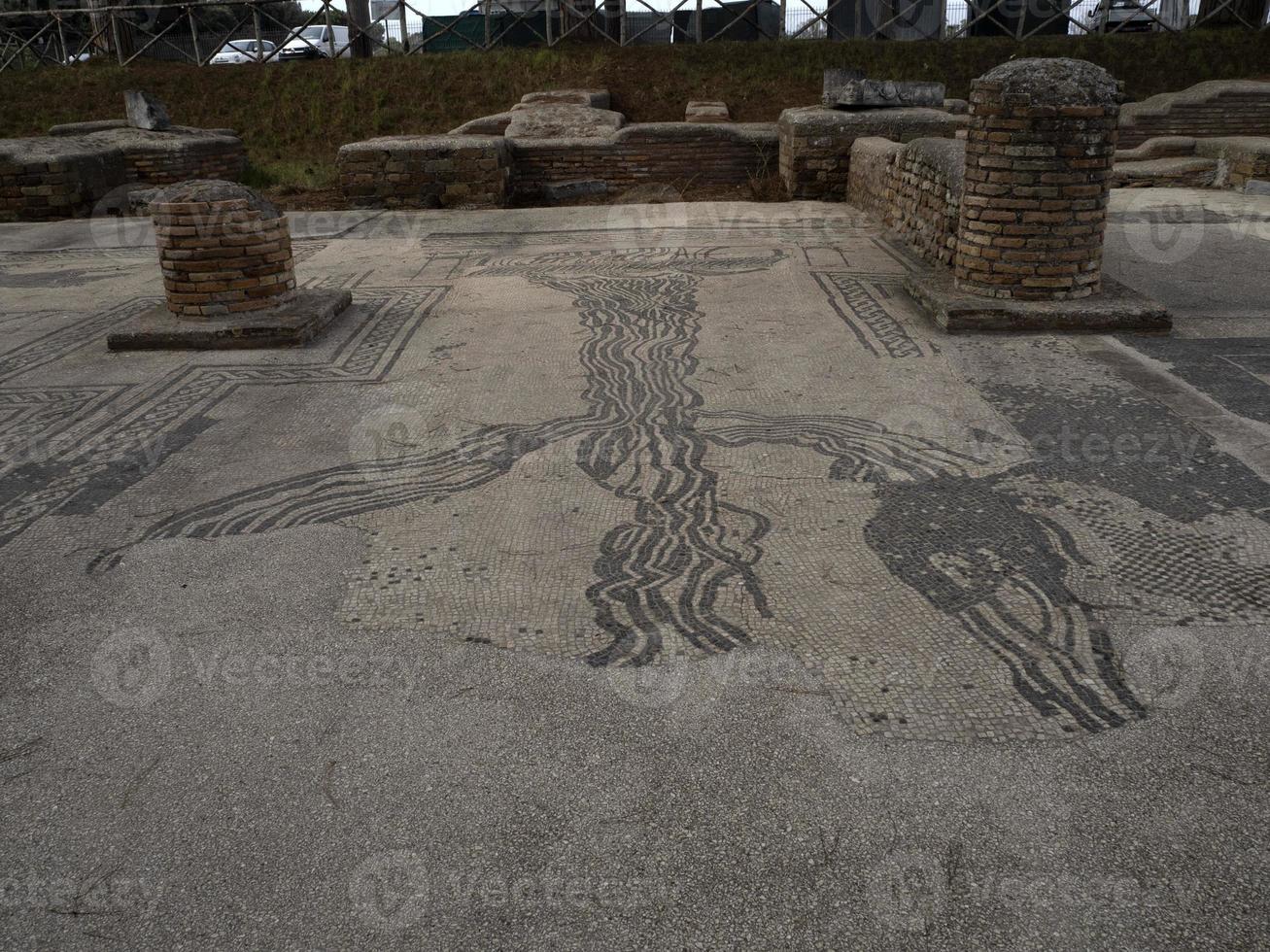 actividades comerciales mosaico viejo antiguo ostia ruinas arqueologicas foto