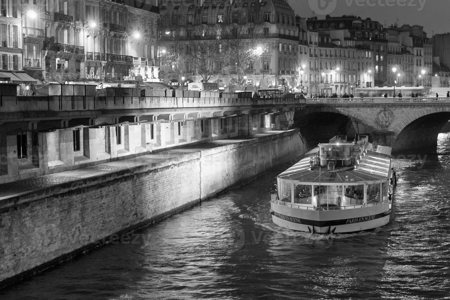 Paris River bateau mouche photo