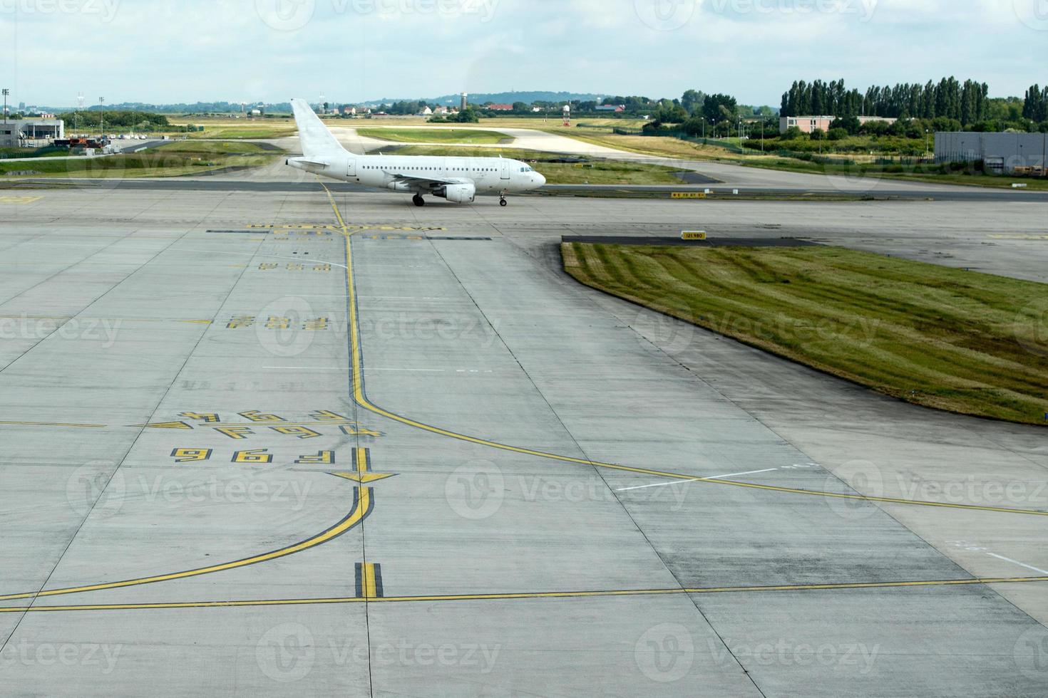 paris airport landing and loading cargo and passenger photo