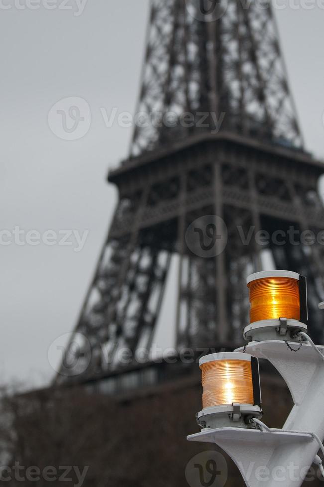 tour eiffel view from bateau photo