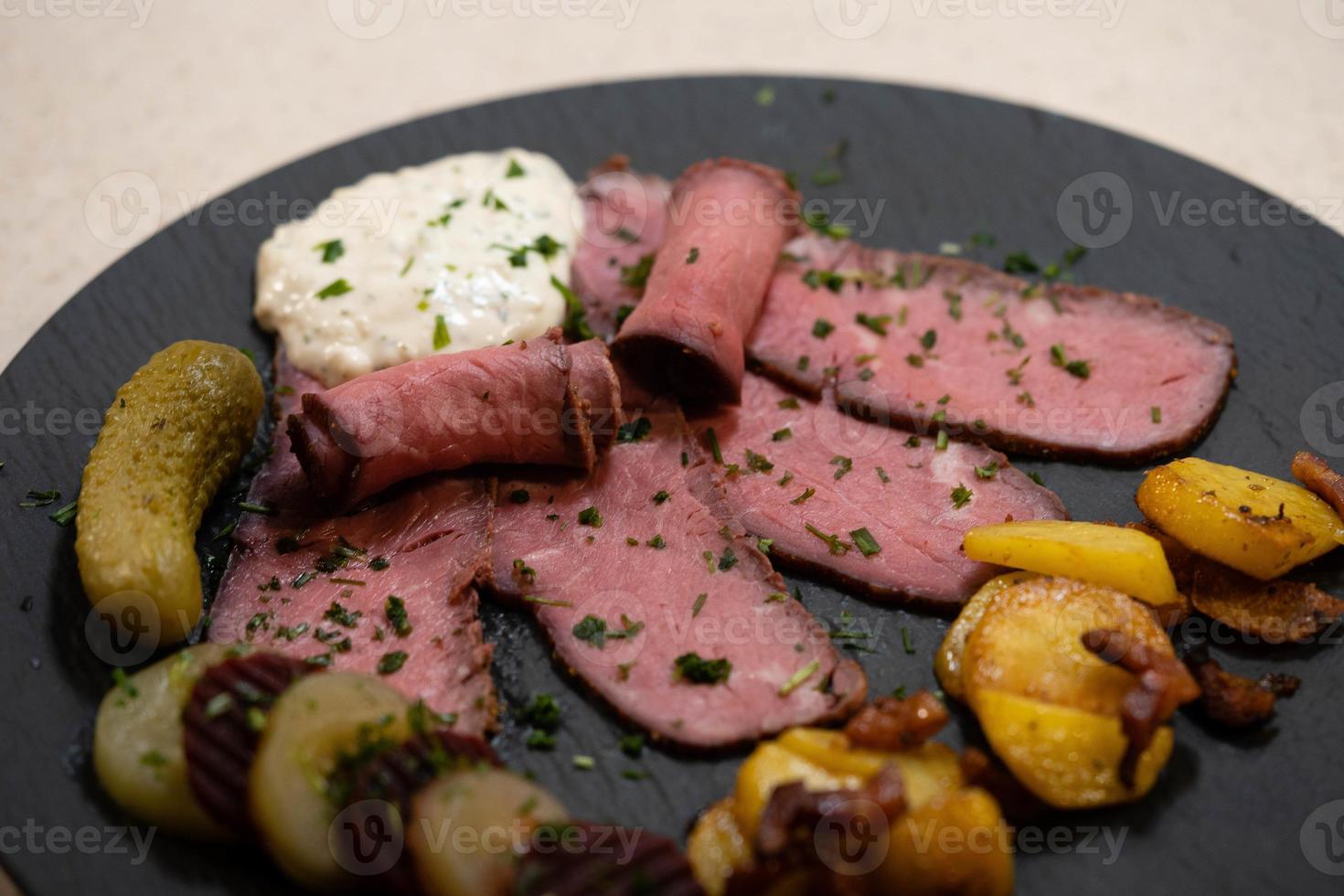 Roastbeef with fried potatoes an Remoulade sauce photo