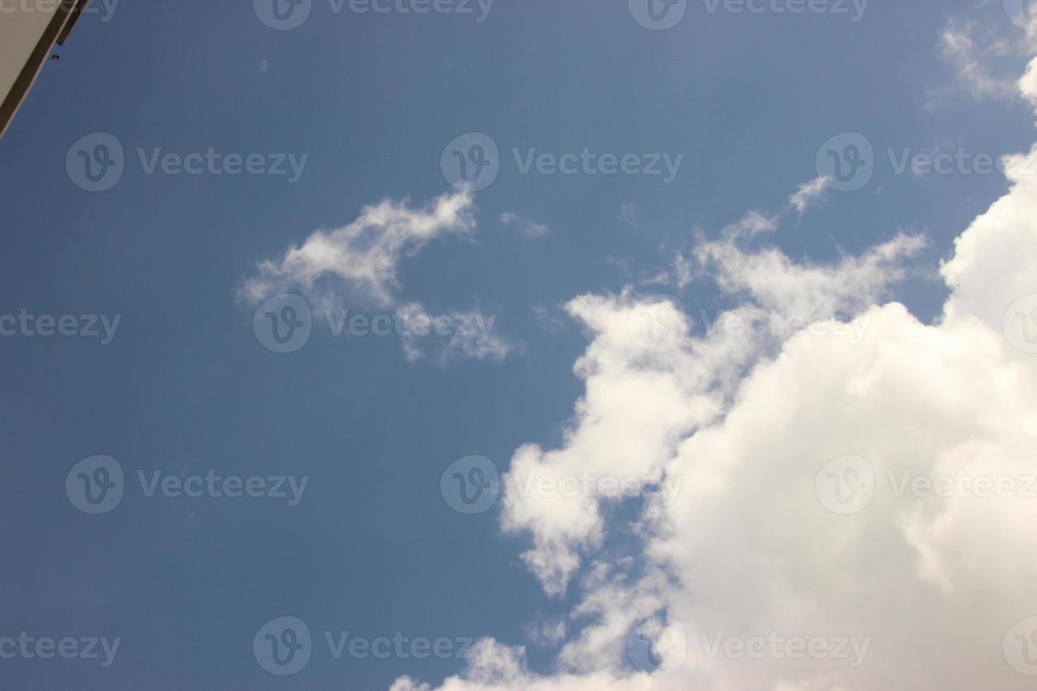 white gray cloudy blue sky background cloudscape photo