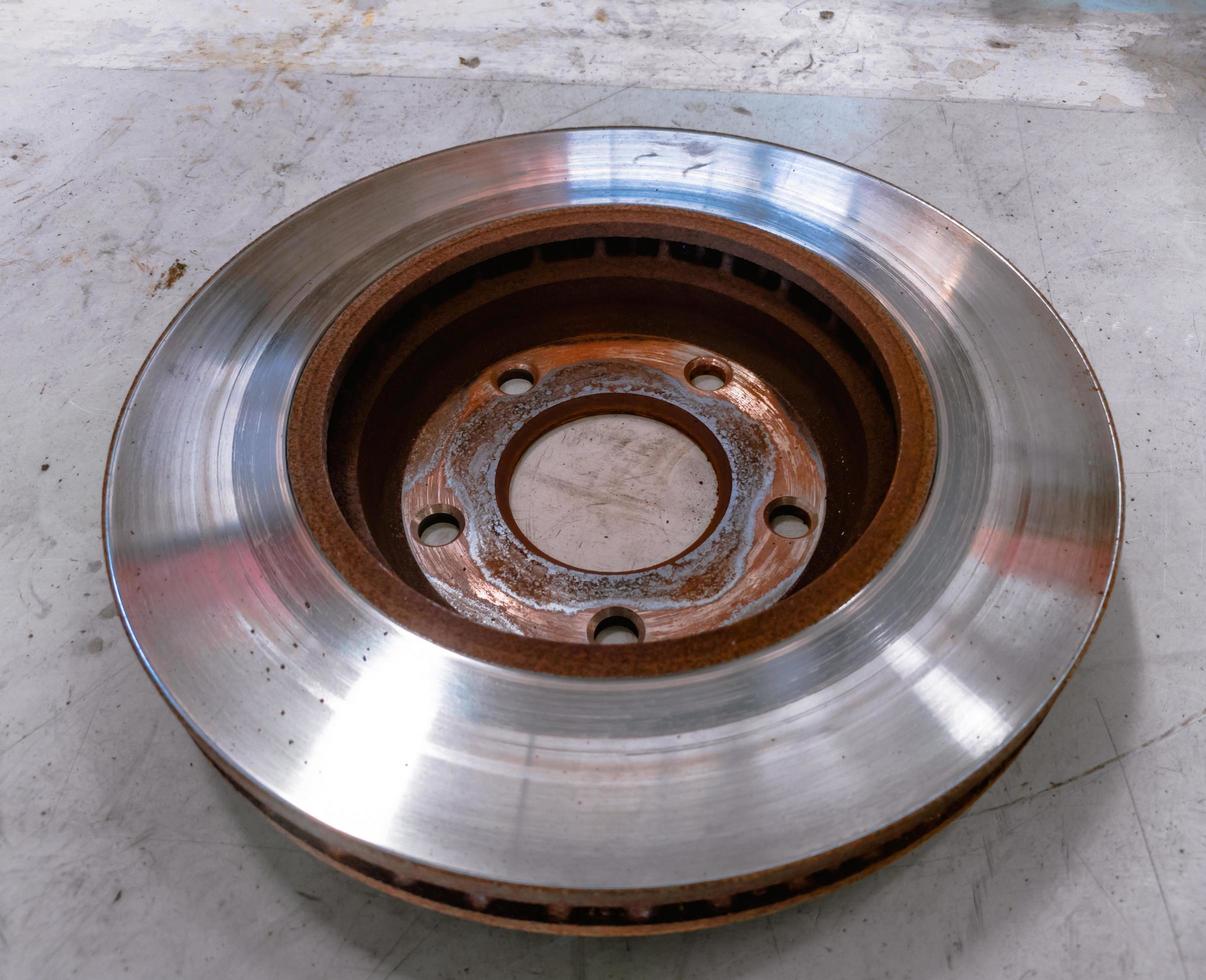 close up photo of car disc brake rotor, car front braking system