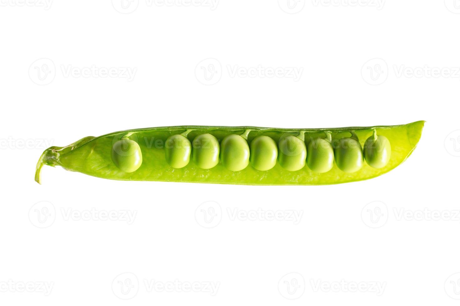 3381 Green peas isolated on a transparent background photo