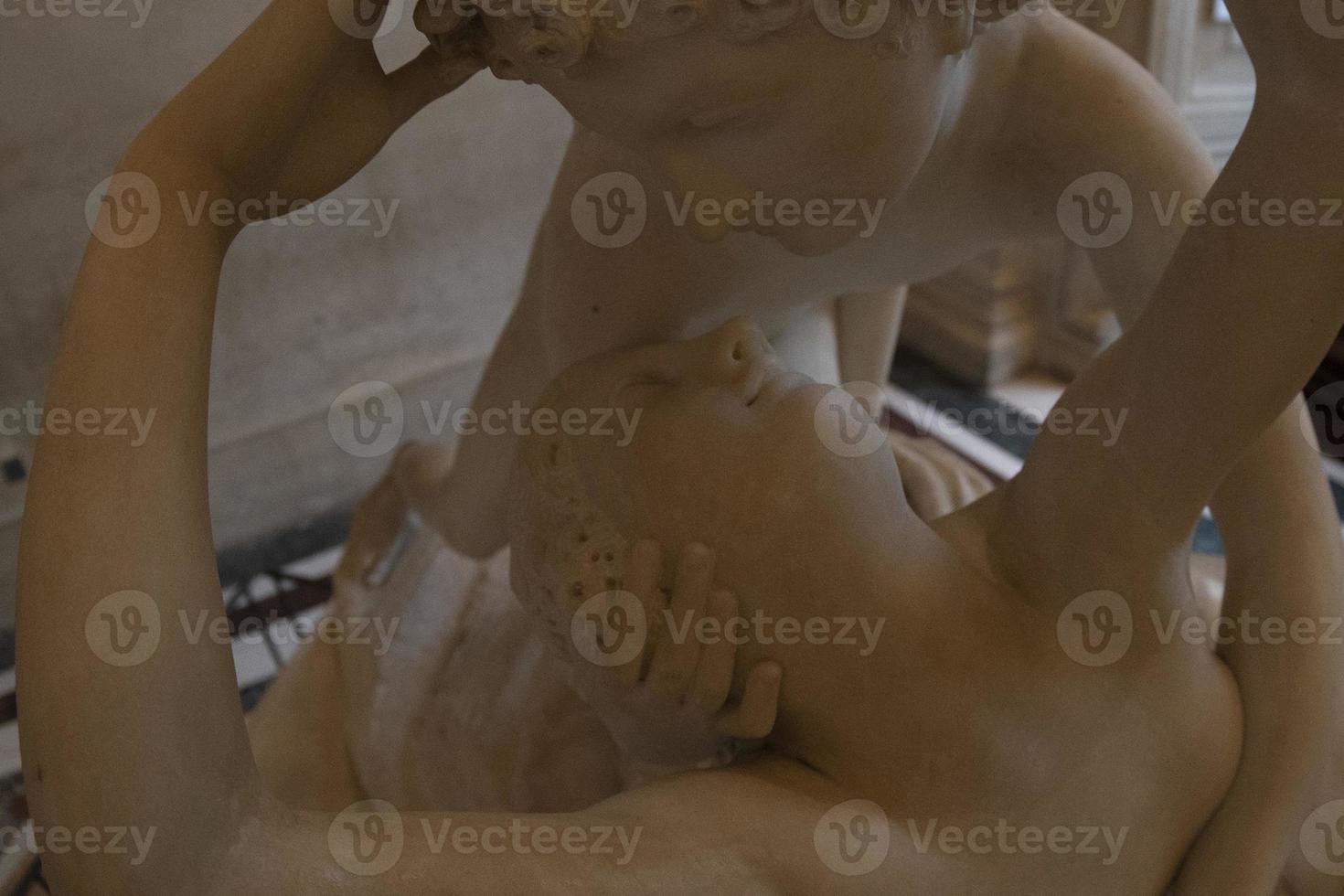 love and psyche statue photo