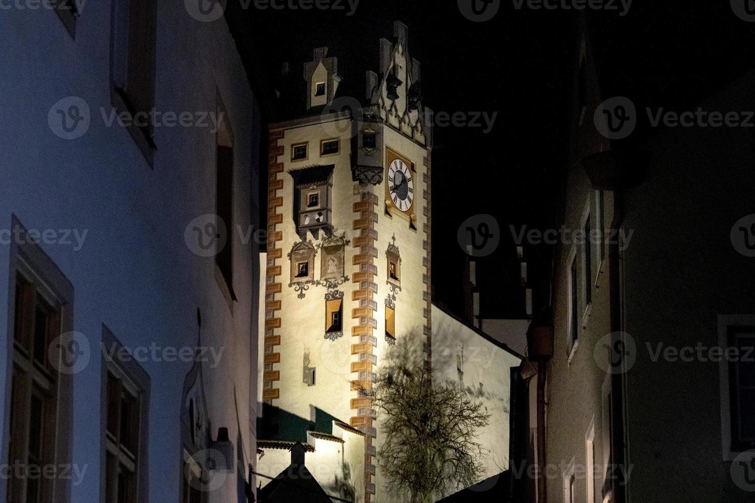 fussen alemania ciudad medieval bávara vista nocturna en diciembre foto