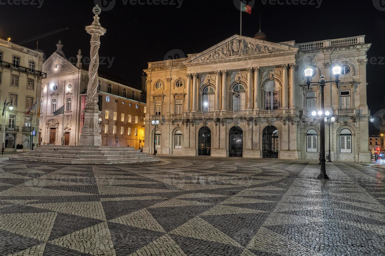 praca hacer municipio Lisboa ciudad salón cuadrado a noche foto