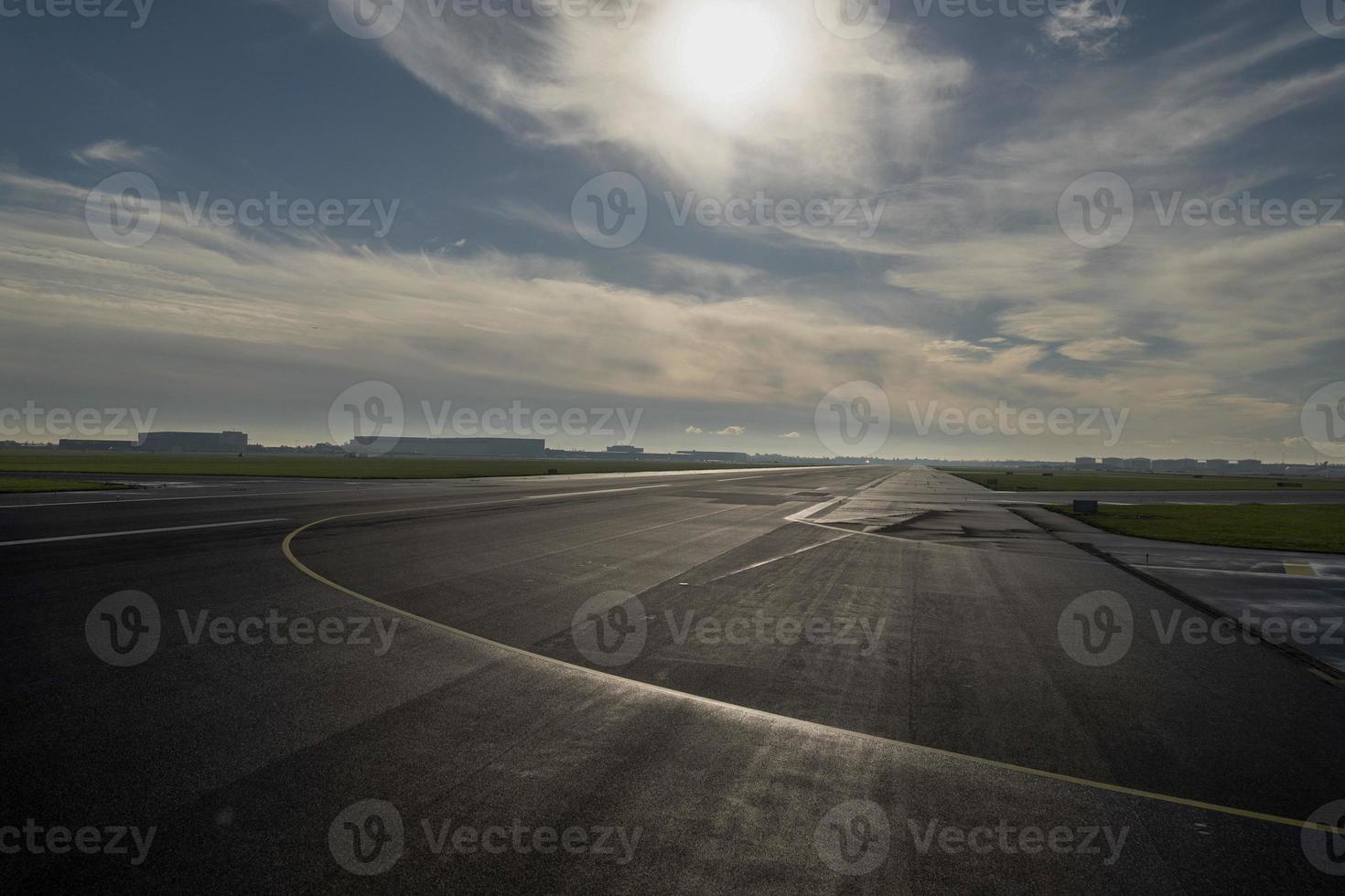 carril de despegue del aeropuerto de schiphol amsterdam foto