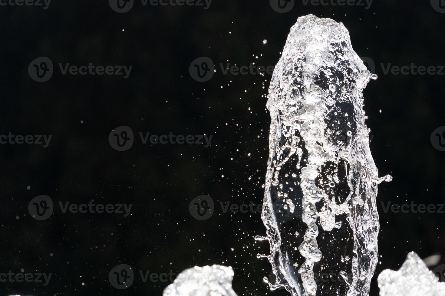 detalle de agua de salpicadura de fuente de cerca foto