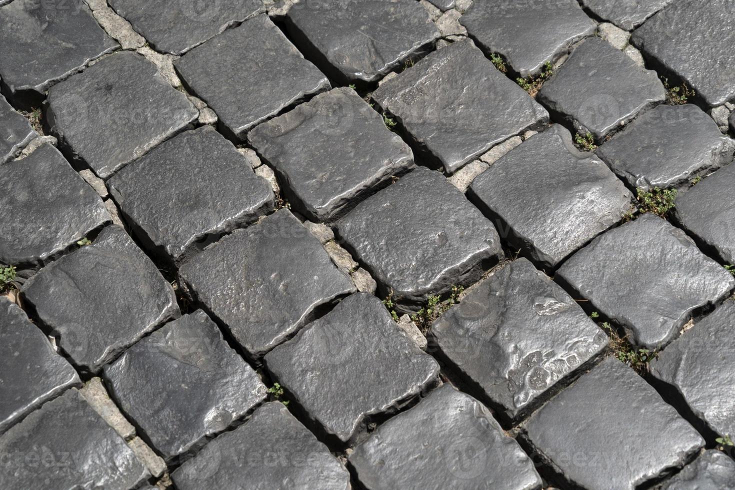 camino pavel de piedra sampietrini en roma foto