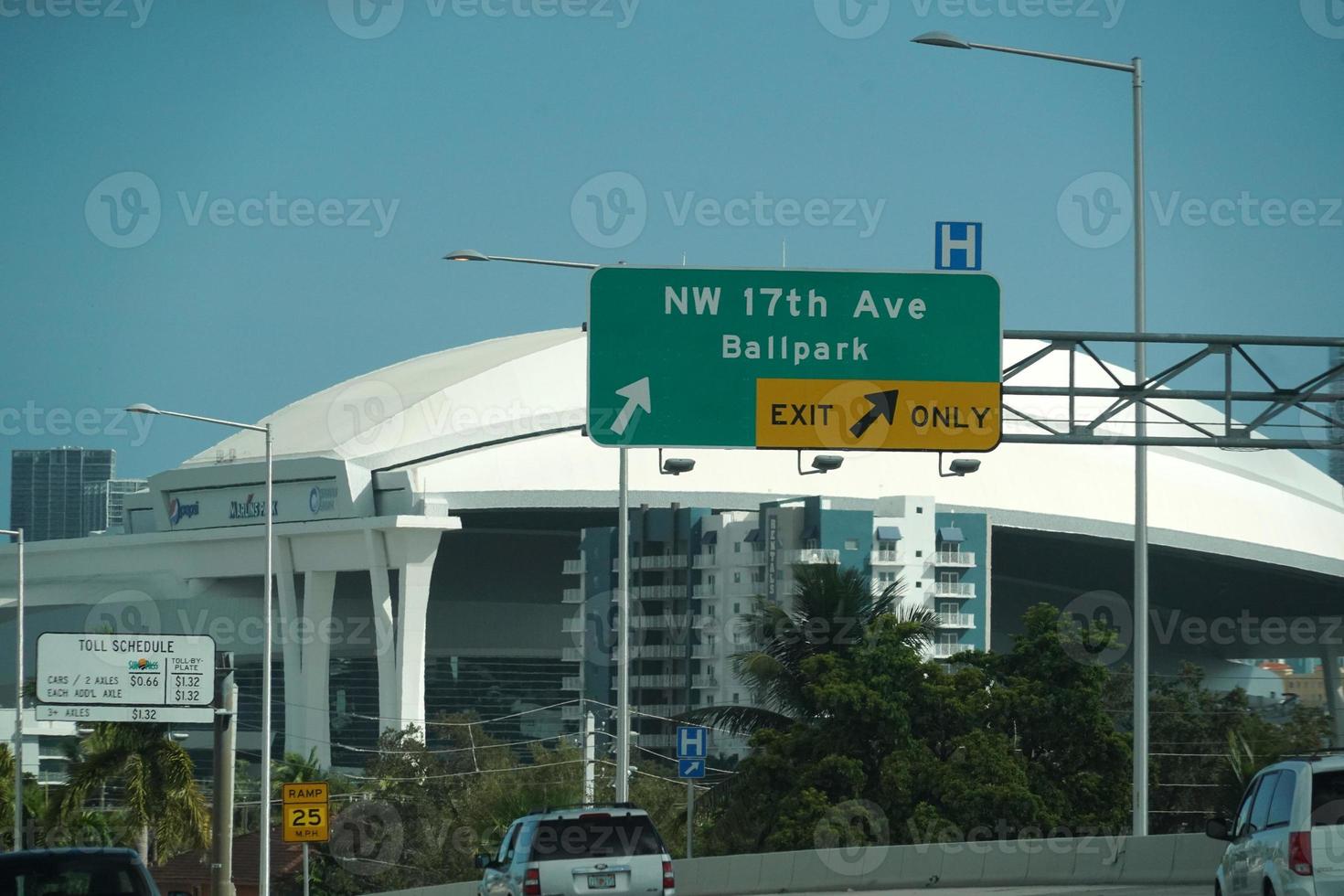 miami, usa - 5 de noviembre de 2018 - miami florida carreteras congestionadas foto